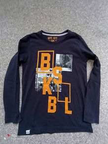 boy's top. Age 7/8