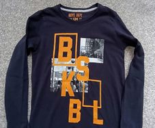 boy's top. Age 7/8