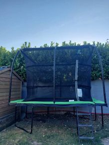 Trampoline 10ft x 7.5ft