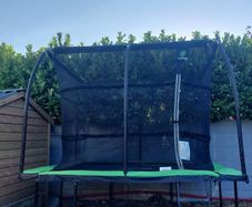 Trampoline 10ft x 7.5ft