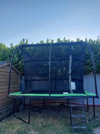 Trampoline 10ft x 7.5ft
