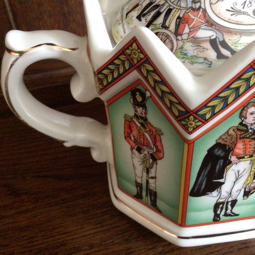 Sadler Kings and Queens series Battle of Waterloo teapot