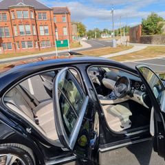 Mercedes E200d Avantgarde | 106,000 KM | Cream  Le