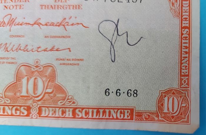 Irish 1968 Lavery ten shilling banknote in V.Fine  condition