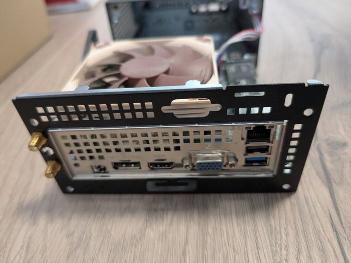 ASRock DeskMini 310 Mini PC