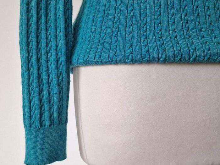 Castle of Ireland teal green cable knit wool jumper. Size 10-12. e90 RRP