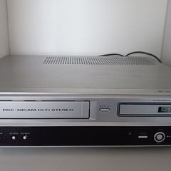 Sanyo DVR-V100E DVD Recorder & VHS Video Cassette Recorder Combo