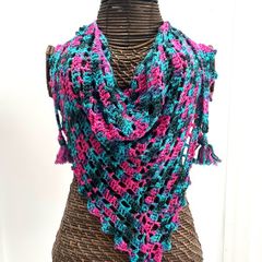 Crochet bamboo yarn shawlette