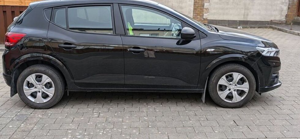 Sandero. Only 5900 km. Sep. 2025 - Don't miss!