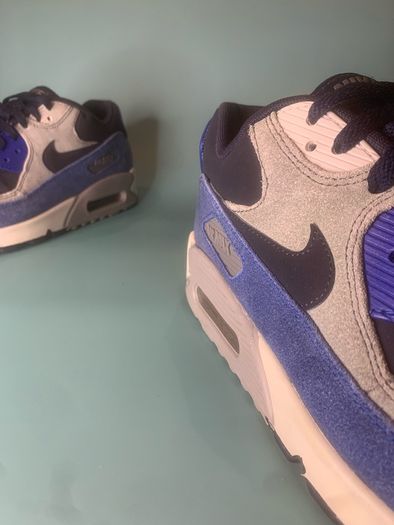 Get Premium Nike AM90s