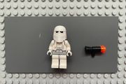 lego Star Wars sw0101 Snowtrooper minifigure, Light Gray Hips, White Hands