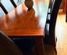 Stunning Solid Mahogany Dining Table & 8 Leather Chairs