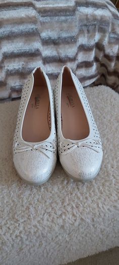 Ladies shoes