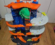 Hot Wheels City Hot Wheels City Ultimate Garage with Multi-Level Racetrack