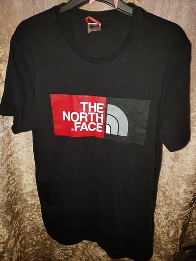 The northface black/red white t shirt