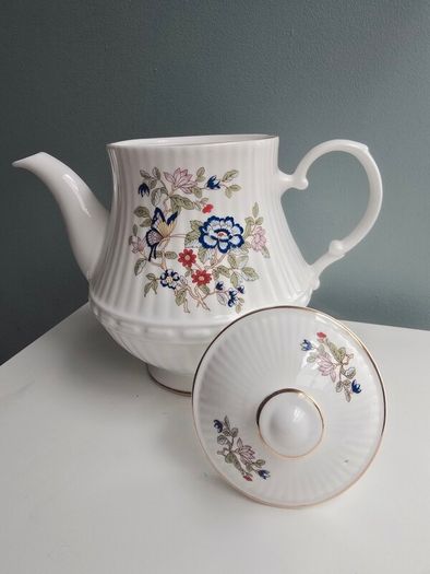 Vintage Royal Tara Fine Bone China Tea Set - "Tara Hall" Collection (5 Pieces)