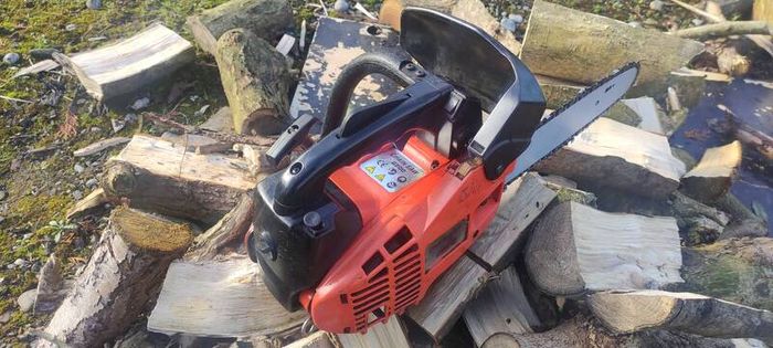 Top-handle chainsaw