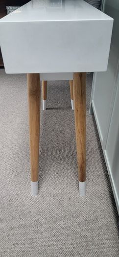 desk/dressing table