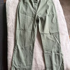 Green Cropped trousers