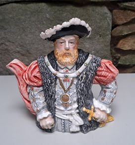 Henry VIII Teapot Leonardo
