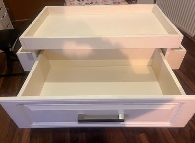 chest of 3 drawers