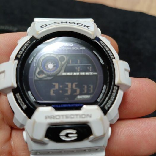 Vintage White G-shock 8900 Series Tough Solar Negative Black Screen