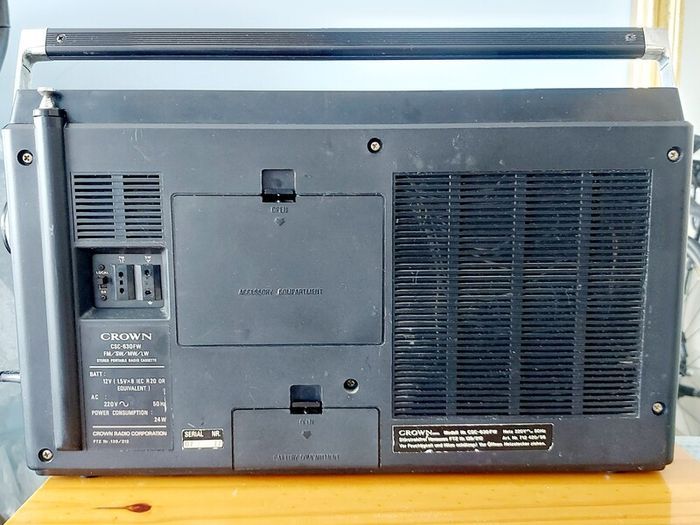 Vintage Crown CSC-630 FW Boombox / 4 Band Radio & Tape Deck.