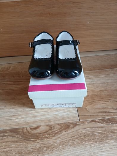 Kids black shoes Toddler size 5