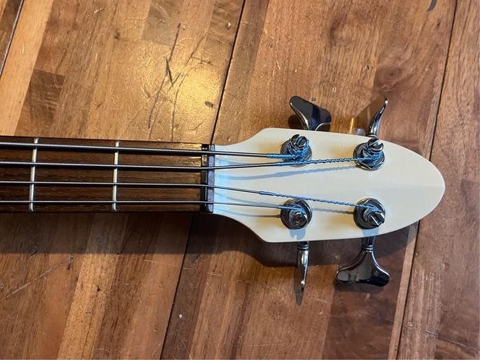 1988 Yamaha Motion B medium scale Bass