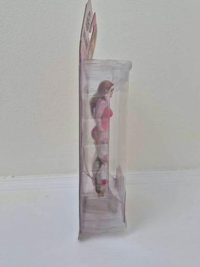 Invincible Atom Eve Figure Mcfarlane Toys Skybound Megabox