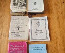 THE IDEAL MISSAL 1936 PLUS 4 BOOKLETS 1940-60s. Missal in poor condition BOOKLETS in good condition.  See photos for same.