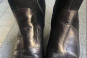 Ladies boots size 4