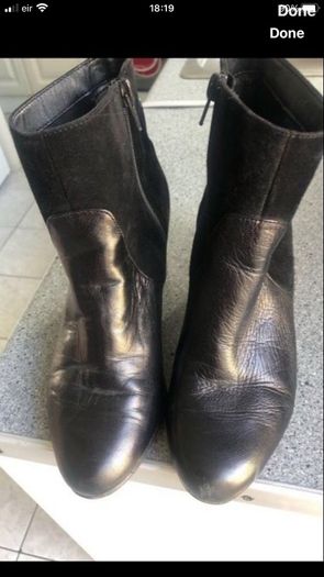 Ladies boots size 4