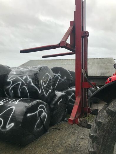 Bale stacker
