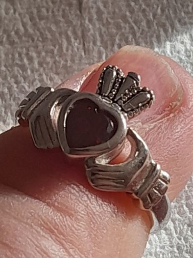 ladies silver claddagh ring