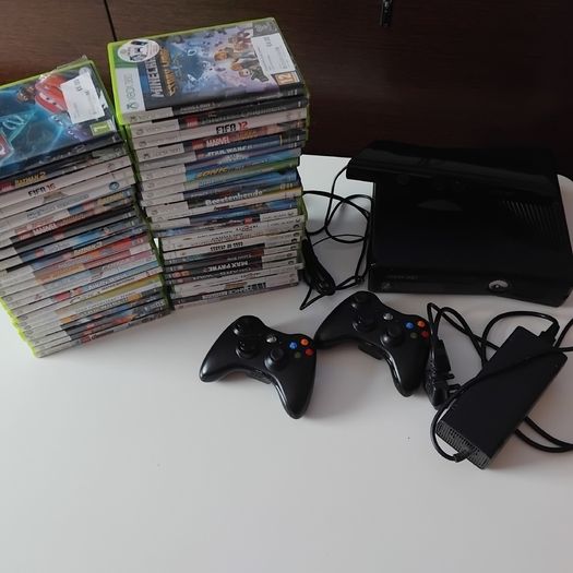 Xbox 360 + 47 games + 2 controllers + kinekt