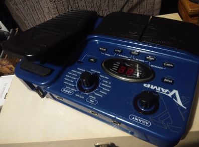 Behringer V-Amp Modeling Multiple Effects guitar unit