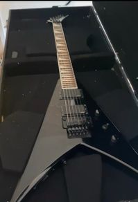 Jackson King V (like new)+ Hard case