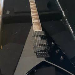 Jackson King V (like new)+ Hard case