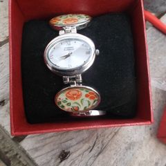 Beautiful NEW Watch, unwanted Gift