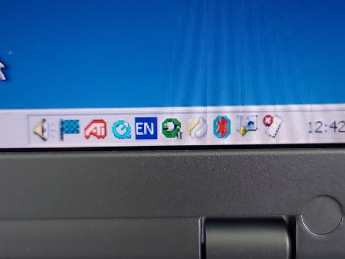 Rare Vintage Fujitsu Siemens Lifebook, E Series, FPC07048B Part number CP127259, Running Windows 2000 Professional, uses 3.5 floppy disk, 20GB HDD, amd all the connecting Ports from 30 years ago Era
