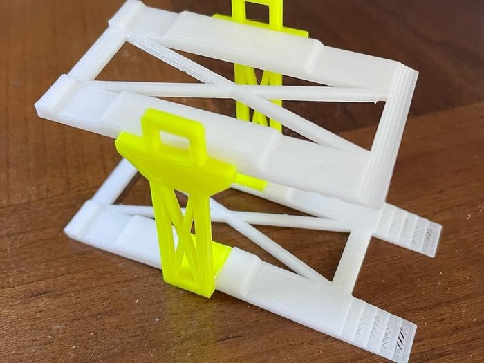 Hot Wheels 1:64 scale car lift