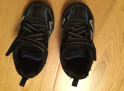 Boys Sketchers Size 7(24)