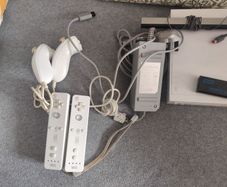 Nintendo Wii console+ 2 controllers