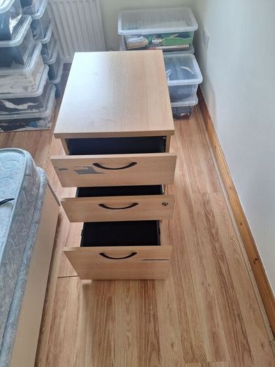 Chest of drawers