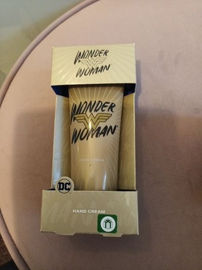 Wonder woman beauty bundle from Boots