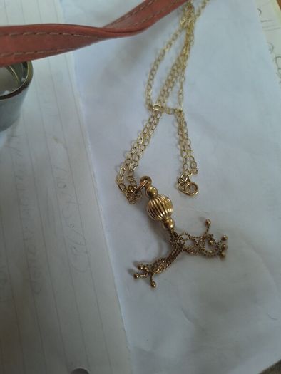 Gold pendant & chain  2 .92 grams                          2.82 grams