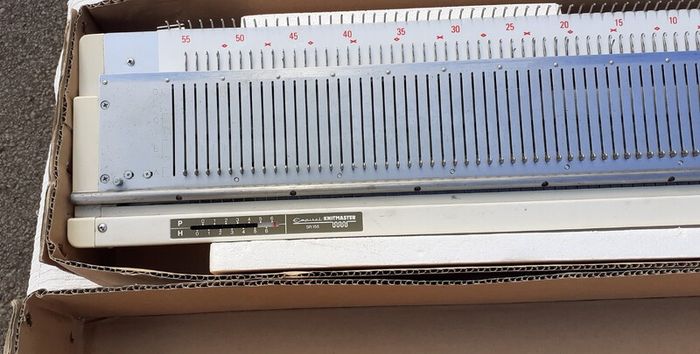 Chunky Electronic Knitting machine