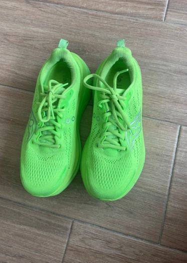 Green Saucony hurricane 25 runners