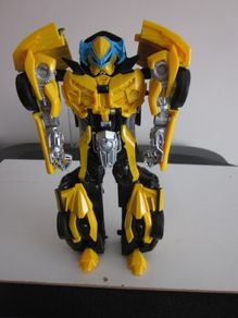 Transformers The Last Knight Deluxe Class Bumblebee Figure C1319